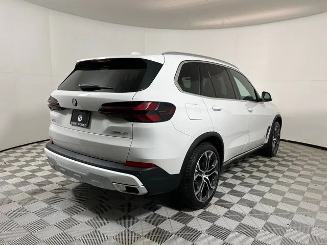New 2026 Alpine White BMW xDrive40i image 7