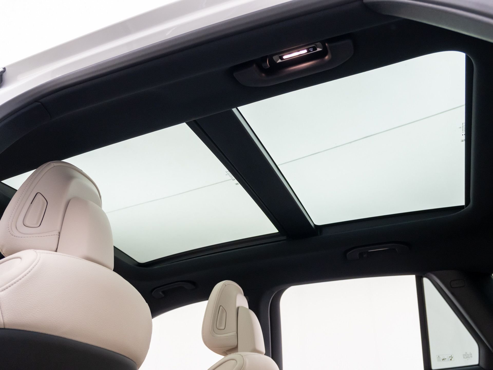 New 2026 White Mercedes-Benz GLC 300 image 21