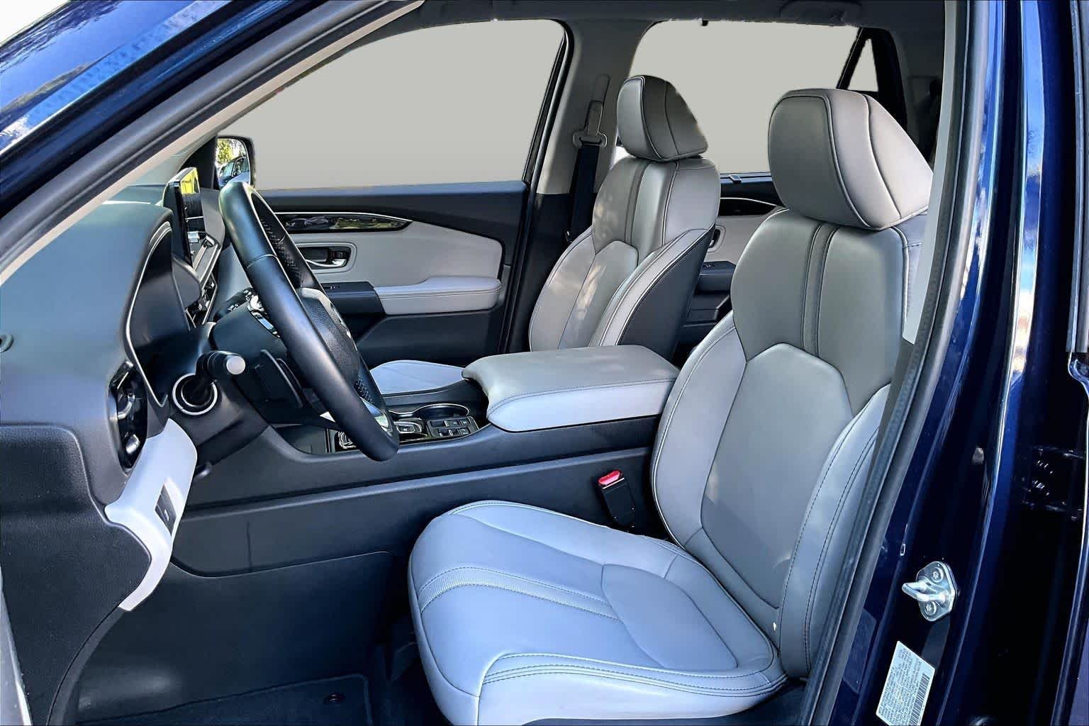 Used 2025 Obsidian Blue Pearl Honda EX-L image 8