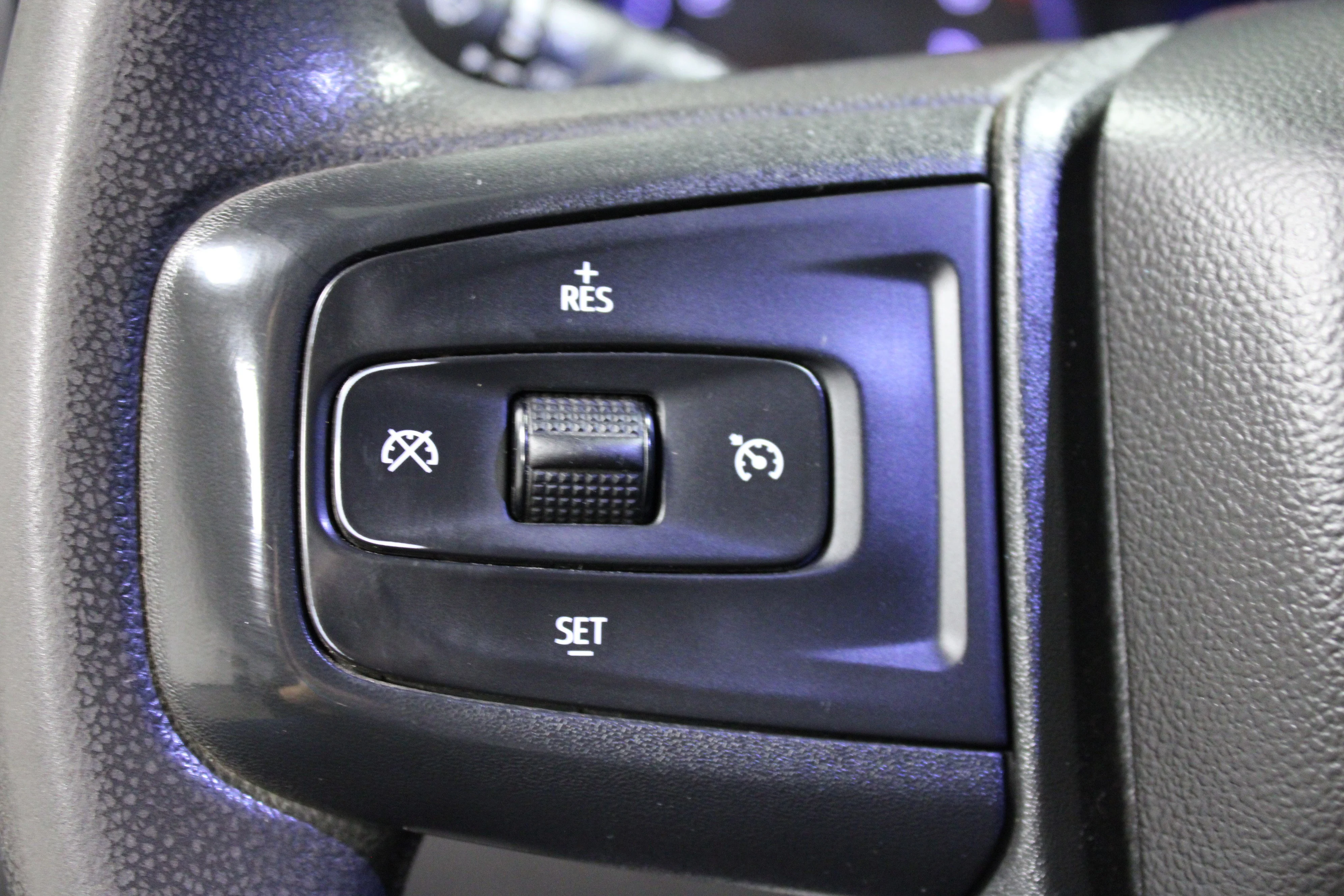 Used 2023 Forest Metallic GMC Pro image 18