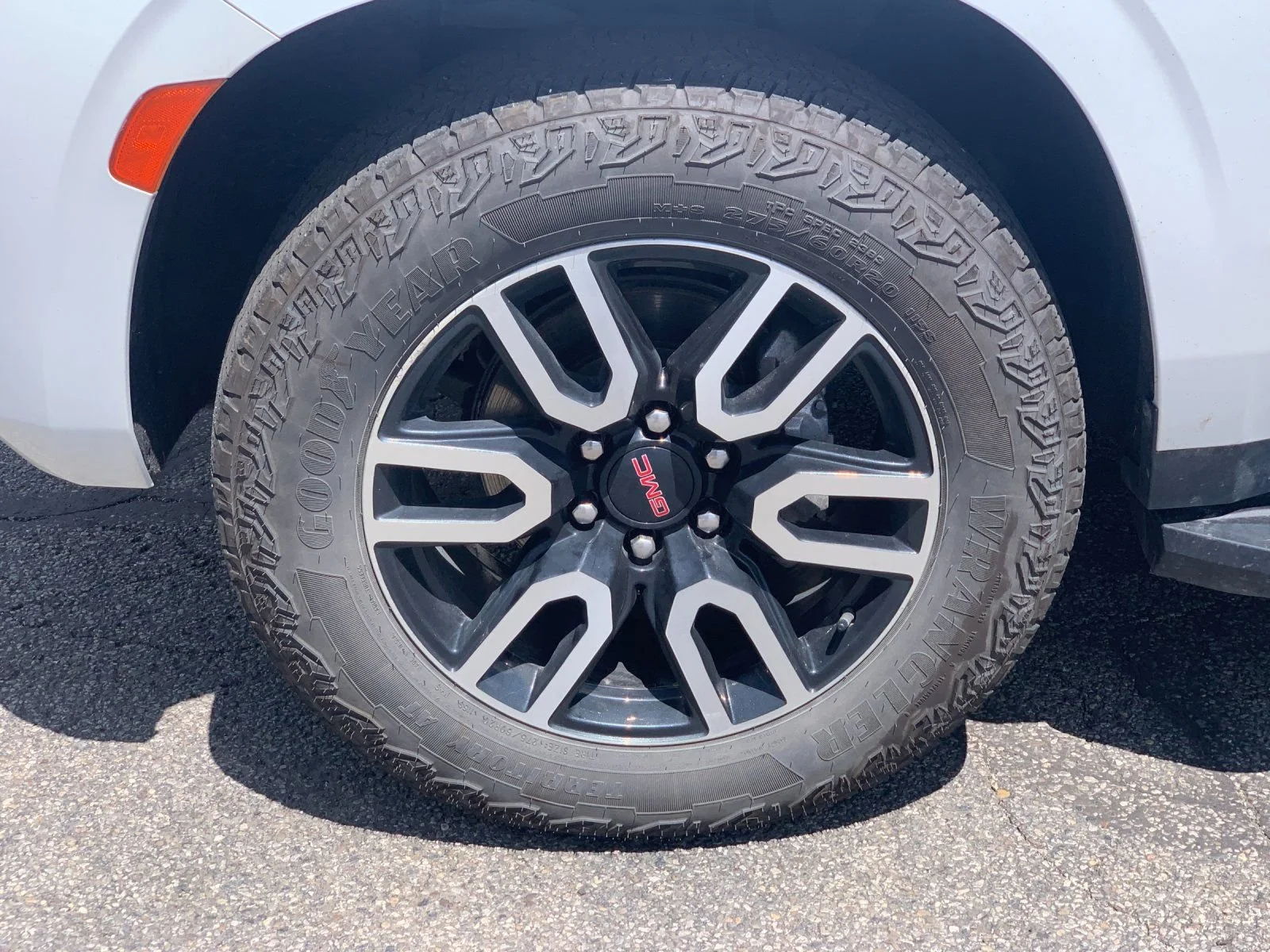 Used 2023 Summit White GMC AT4 image 31