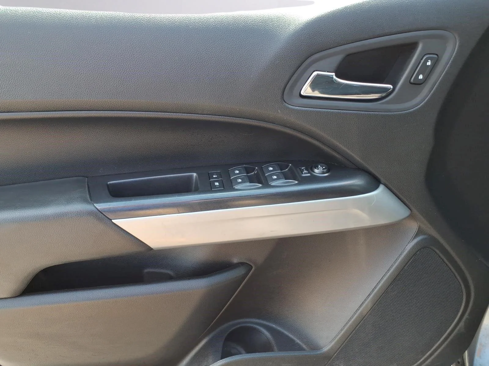 Used 2021 SATIN STEEL METALLIC Chevrolet 2WD LT image 16