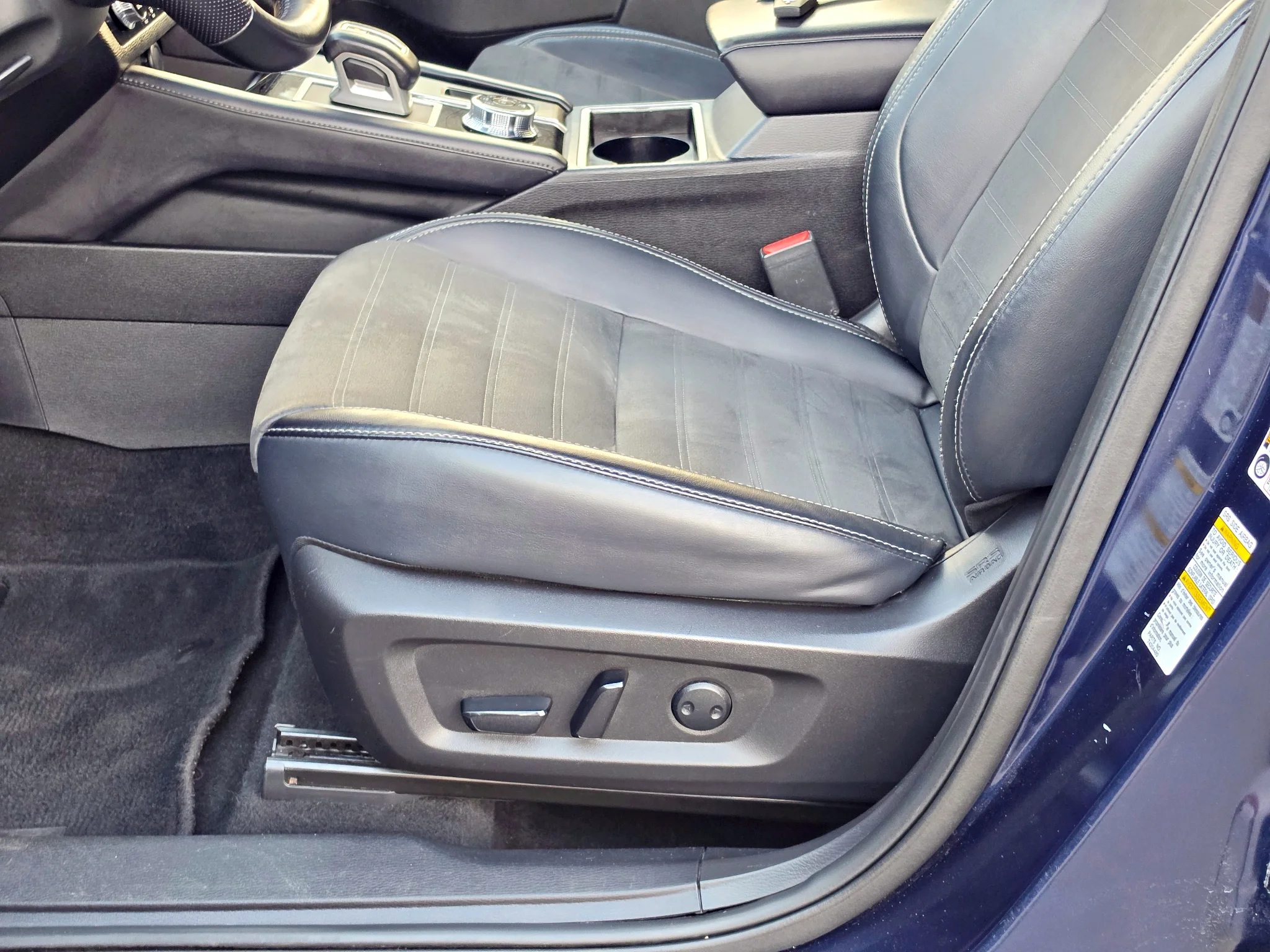 Used 2024 Cosmic Blue Metallic Mitsubishi SE image 21