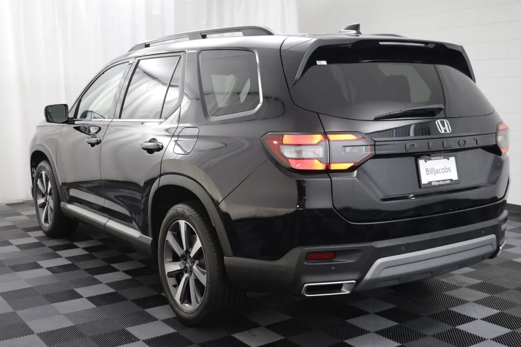 Used 2024 Crystal Black Pearl Honda Touring image 15