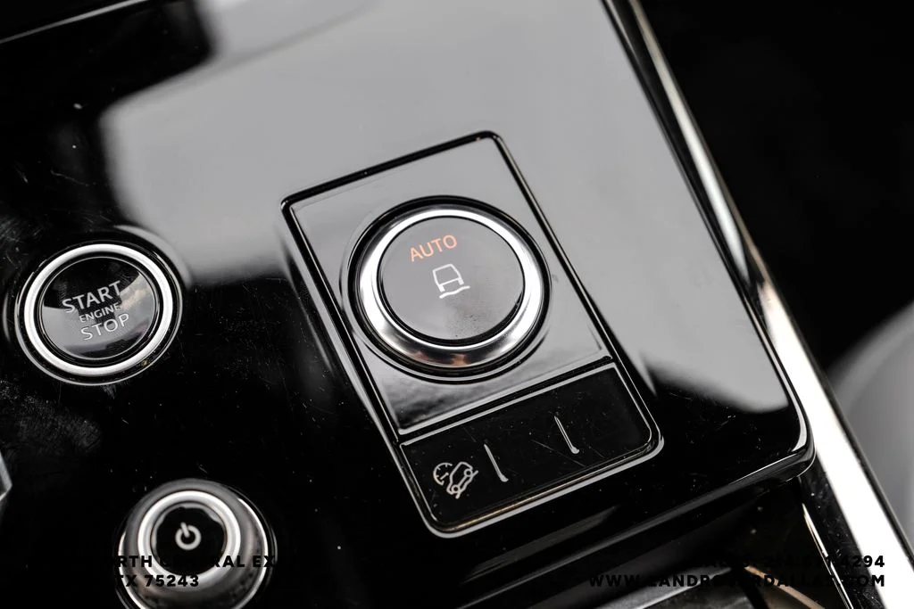 Used 2023 Fuji White Land Rover SE image 32