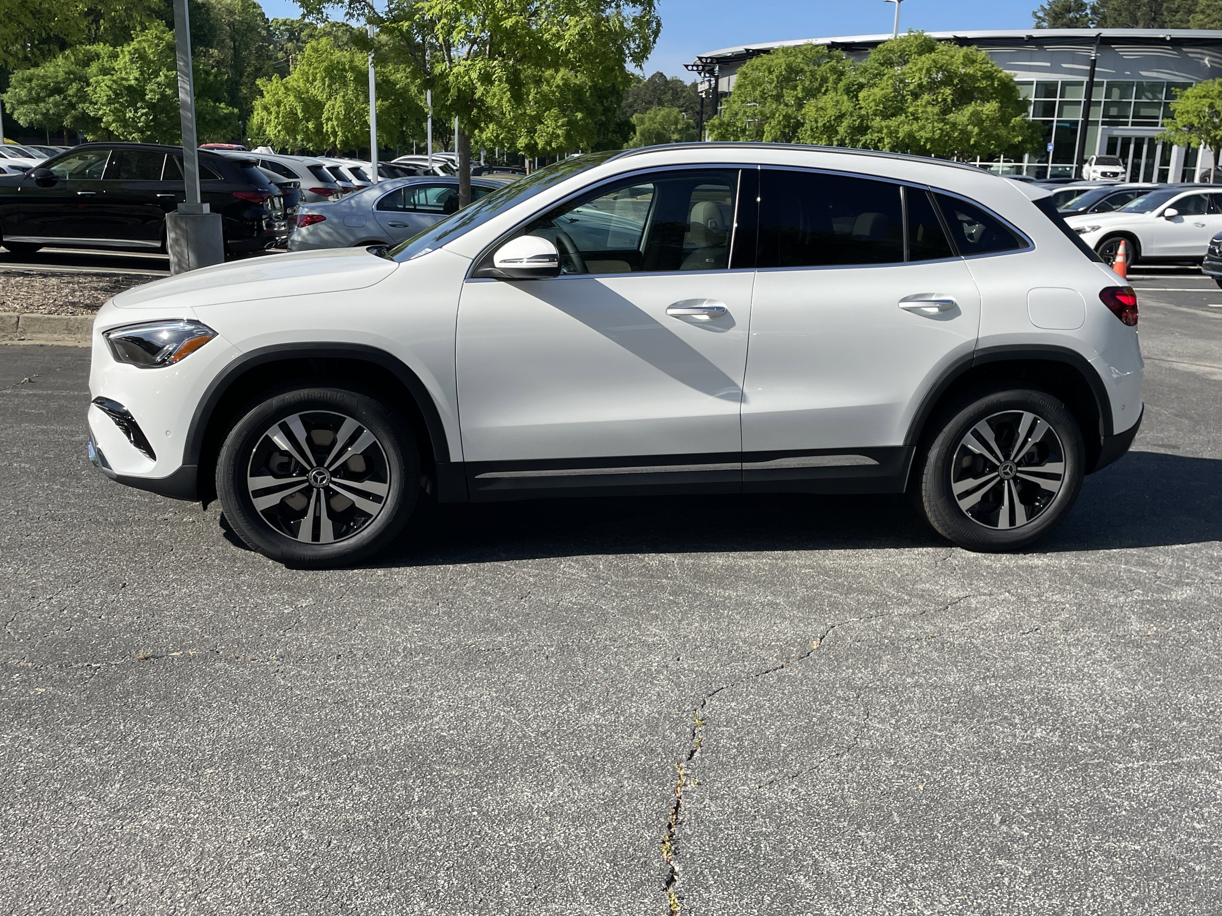 New 2026 Polar White Mercedes-Benz GLA 250 SUV image 12