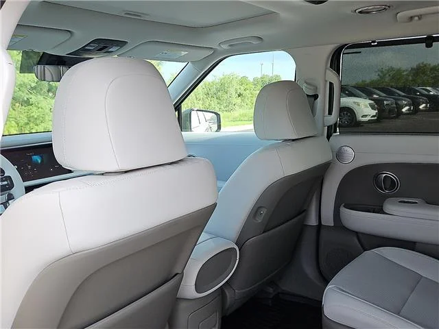 New 2026 Titan Charcoal Pearl Hyundai SEL Premium image 9