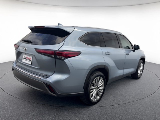 Certified Used 2023  Toyota Platinum image 6