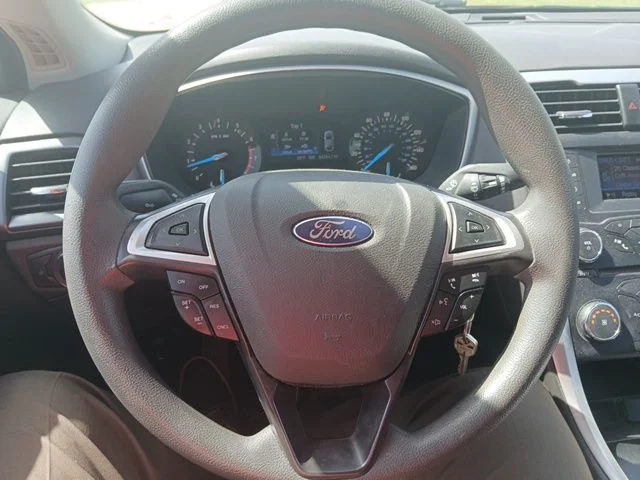Used 2014 Red Ford SE image 9