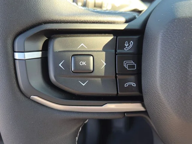 New 2026 Diamond Black Crystal Pearlcoat Jeep Laredo image 23