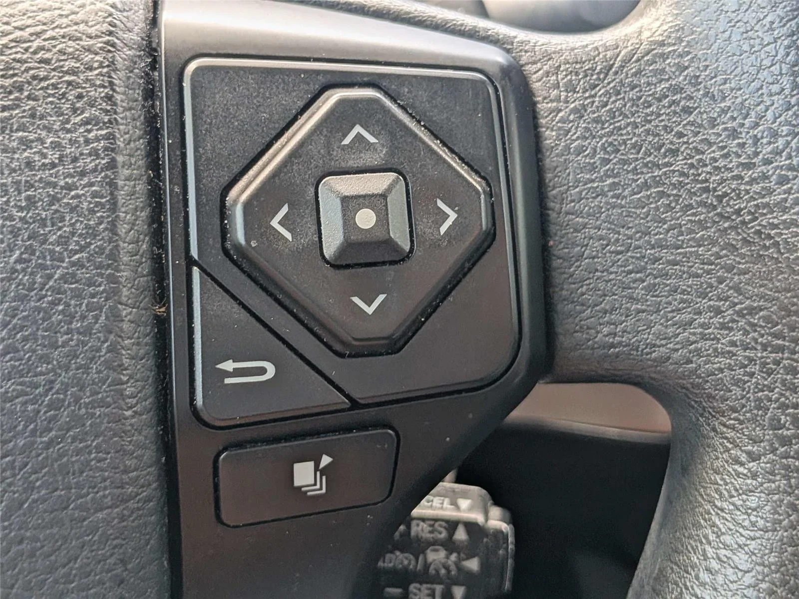 Used 2019 Silver Toyota SR image 24