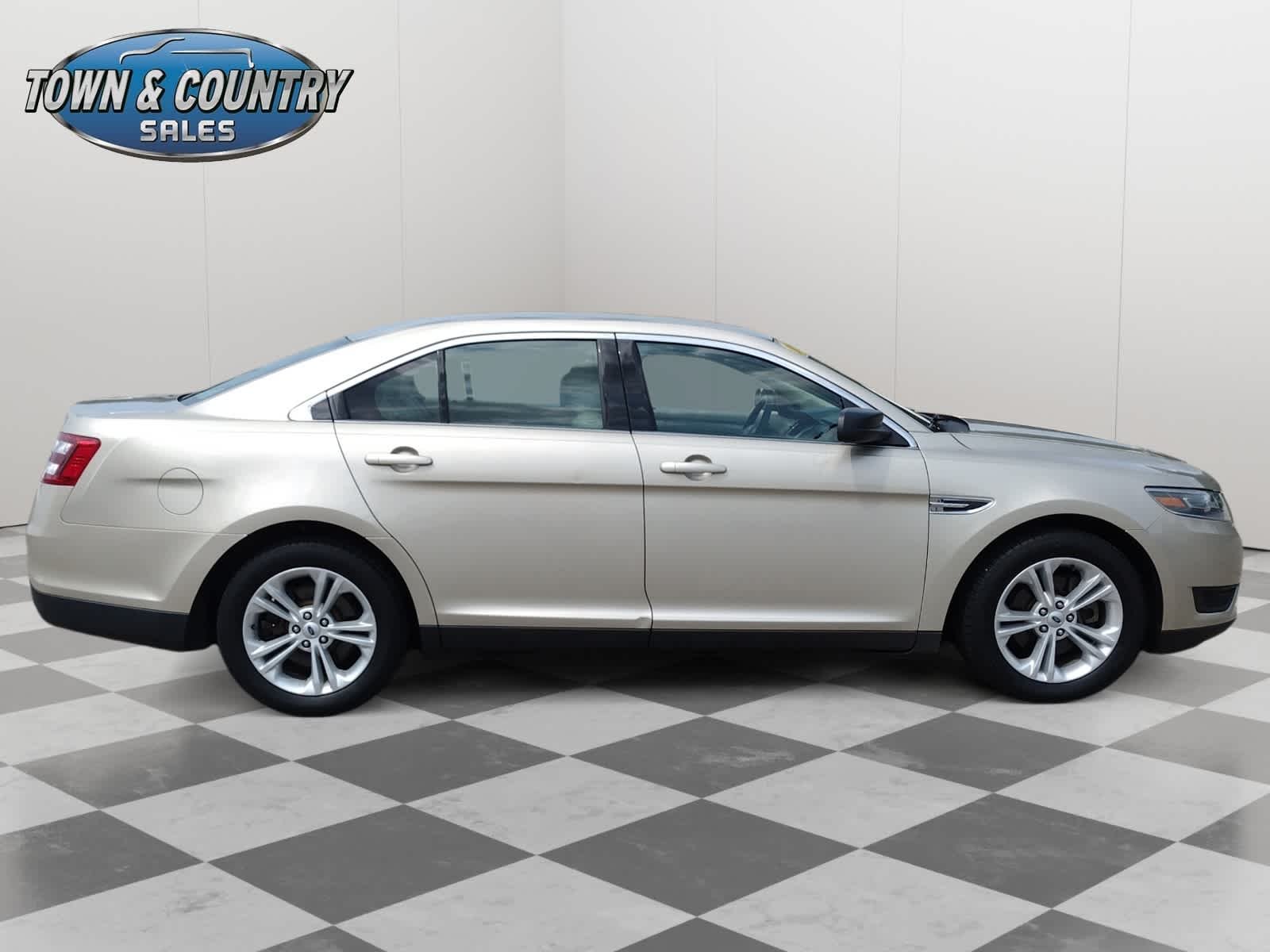 Used 2018 White Gold Metallic Ford SE image 7