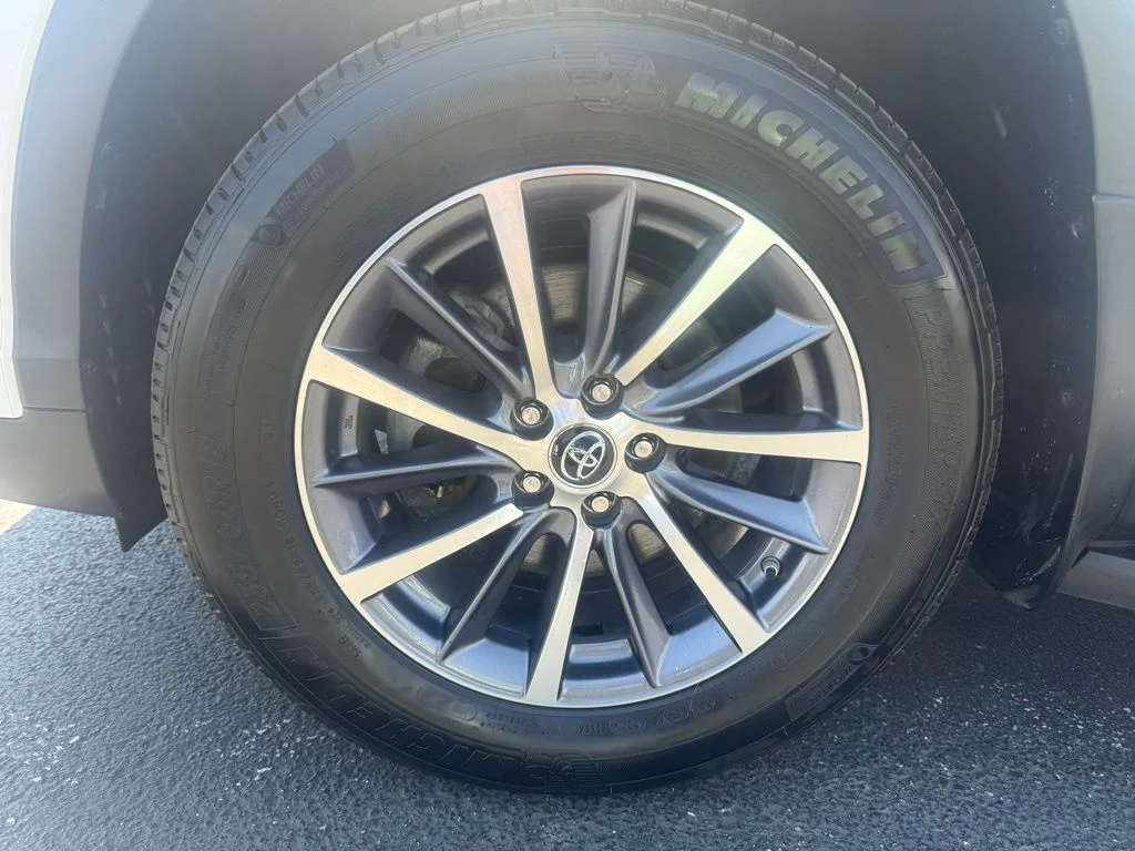 Certified Used 2019 Blizzard Pearl Toyota XLE image 9