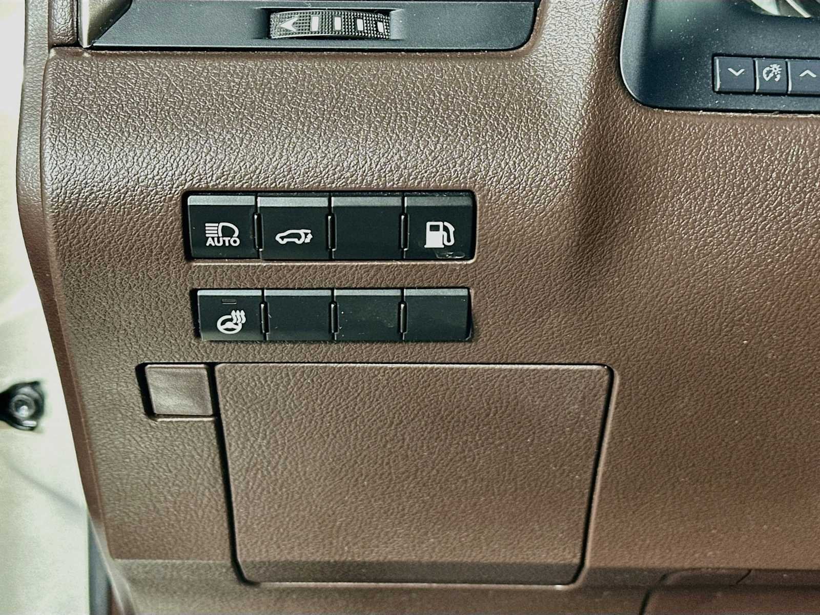 Used 2020 Moonbeam Beige Metallic Lexus  image 10