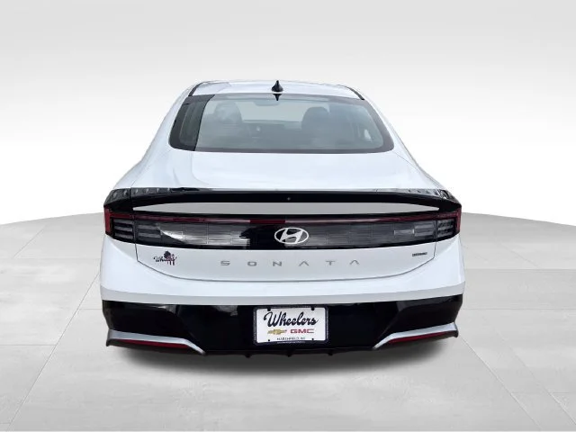 Used 2024 White Hyundai SEL image 4