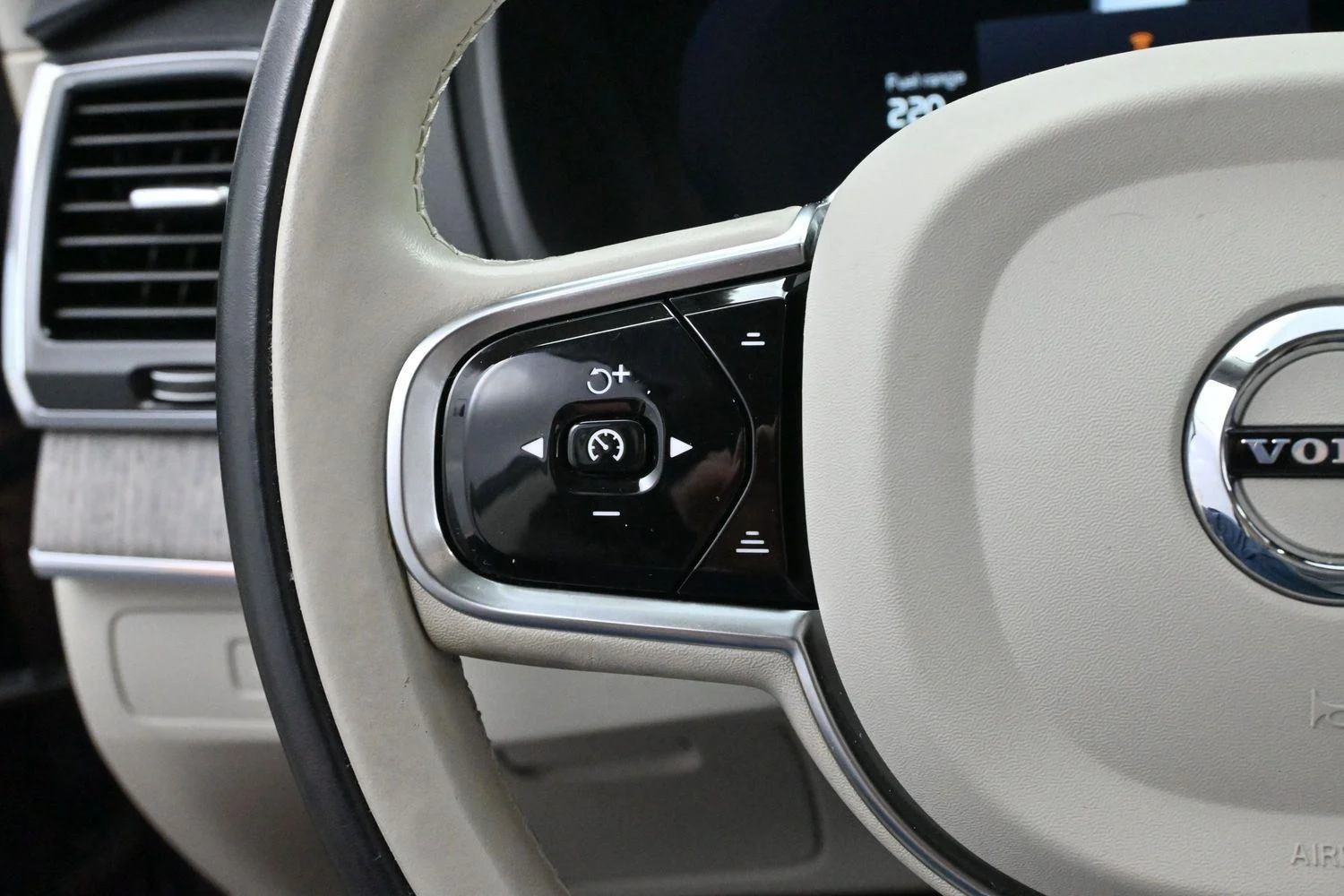 Used 2023 Blue Volvo Plus image 19