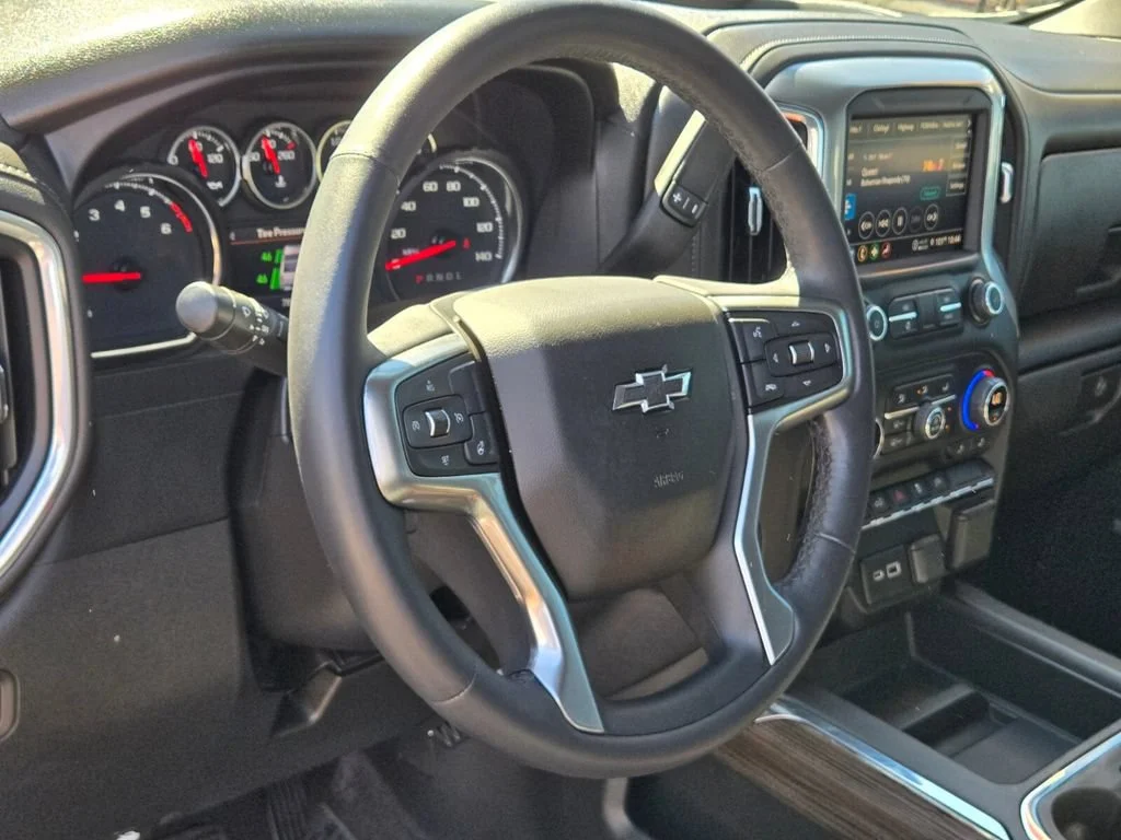 Used 2022 SHADOW GRAY METALLIC Chevrolet LT Trail Boss image 18