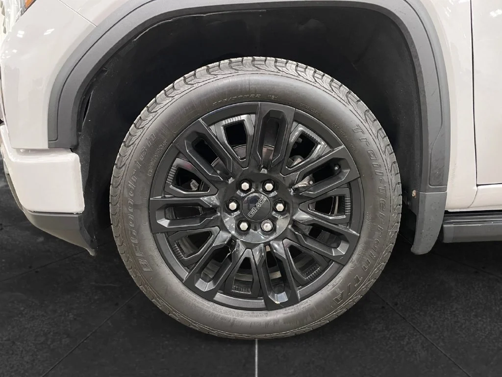Used 2025 Titanium GMC Denali Ultimate image 14