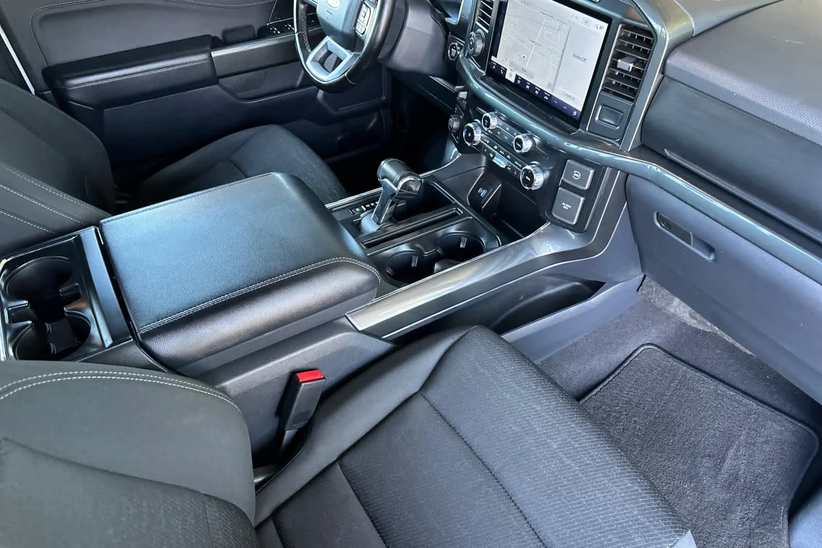 Used 2023 Oxford White Ford XLT image 15