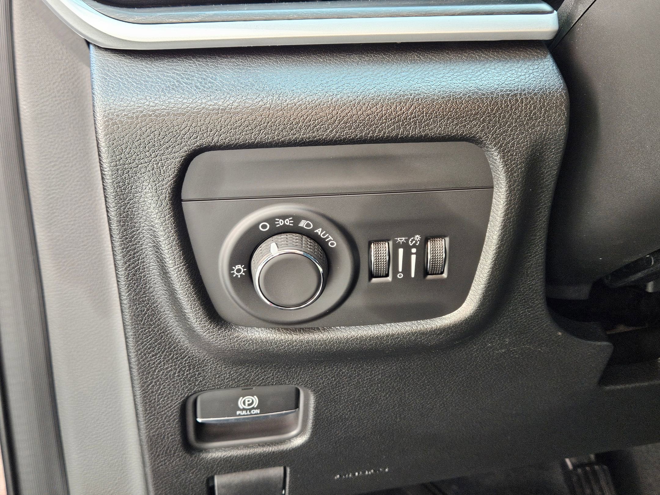 New 2026 Velvet Red Pearl-Coat Exterior Paint Jeep Laredo Altitude image 18