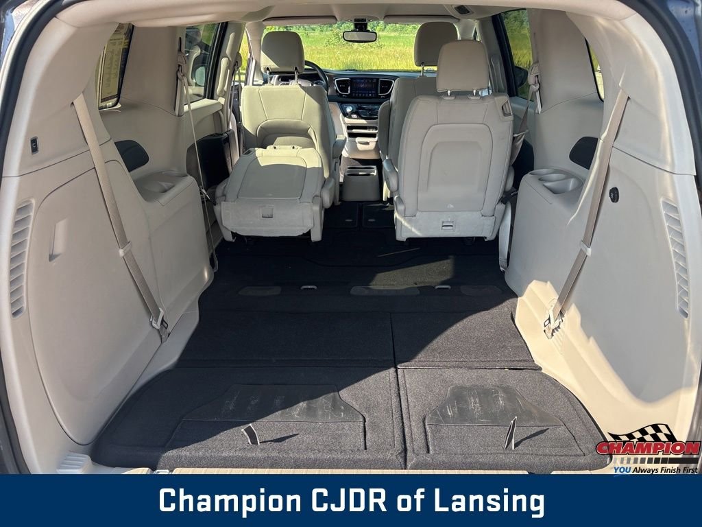 Used 2017 Gray Chrysler Touring image 20