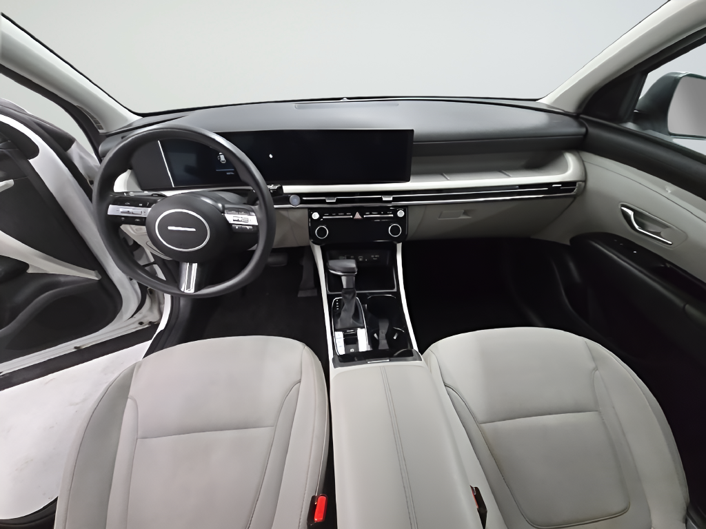 Used 2025 White Hyundai SEL image 28