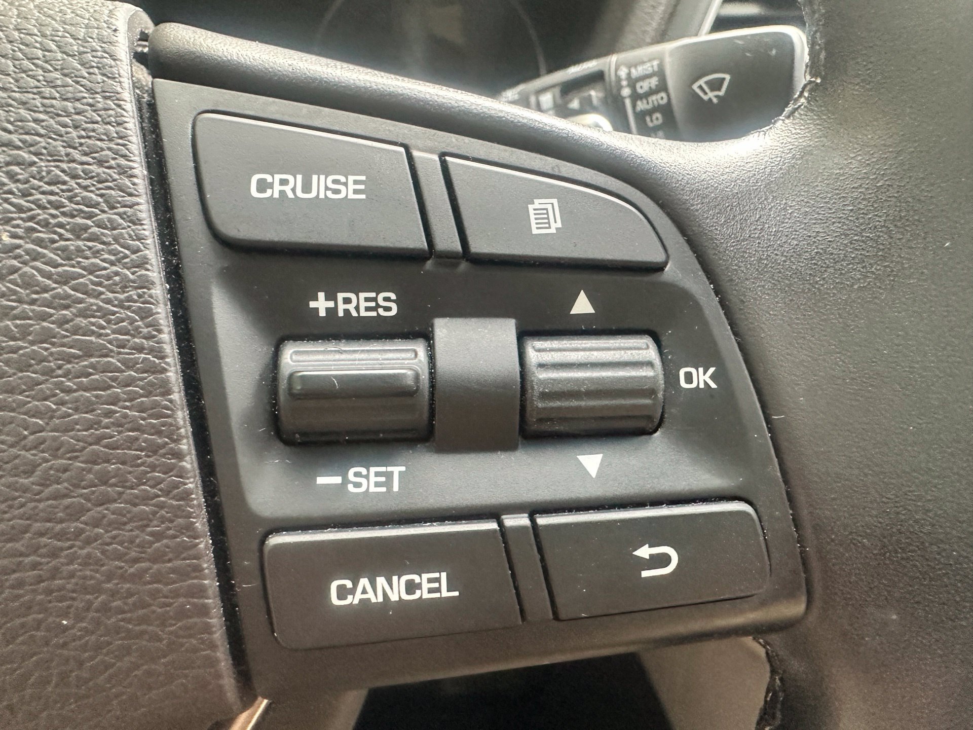 Used 2015 Blue Hyundai 3.8 image 12