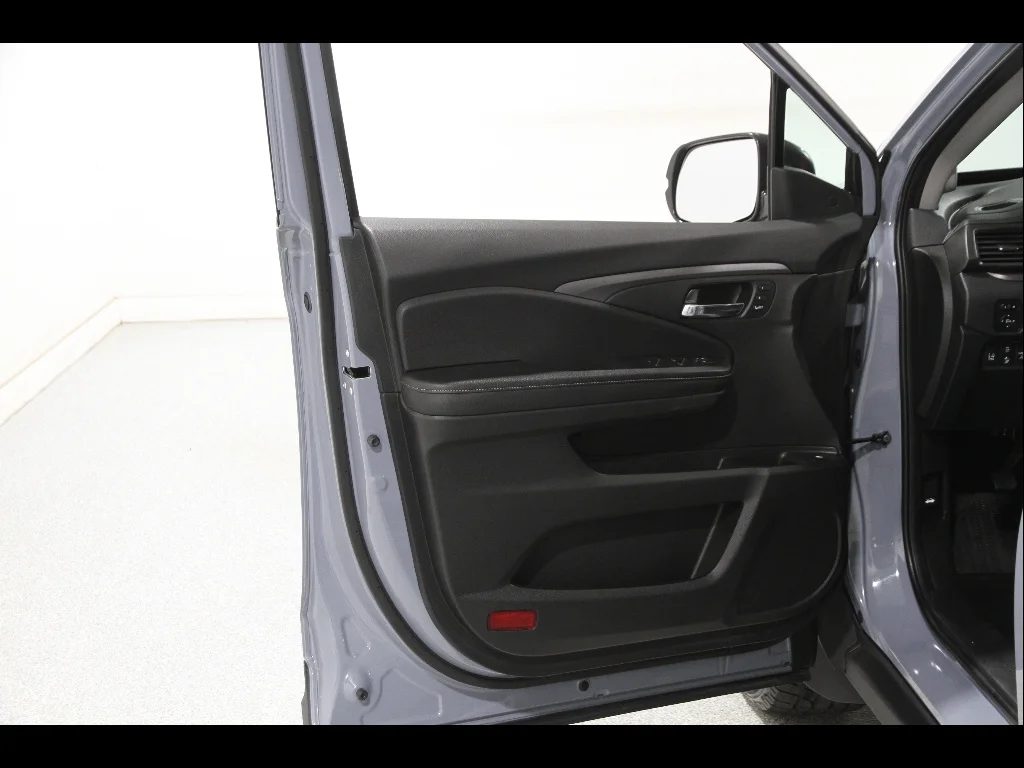 Used 2023 Gray Honda RTL image 4