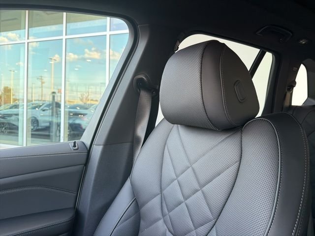 Used 2026 White BMW sDrive40i image 20