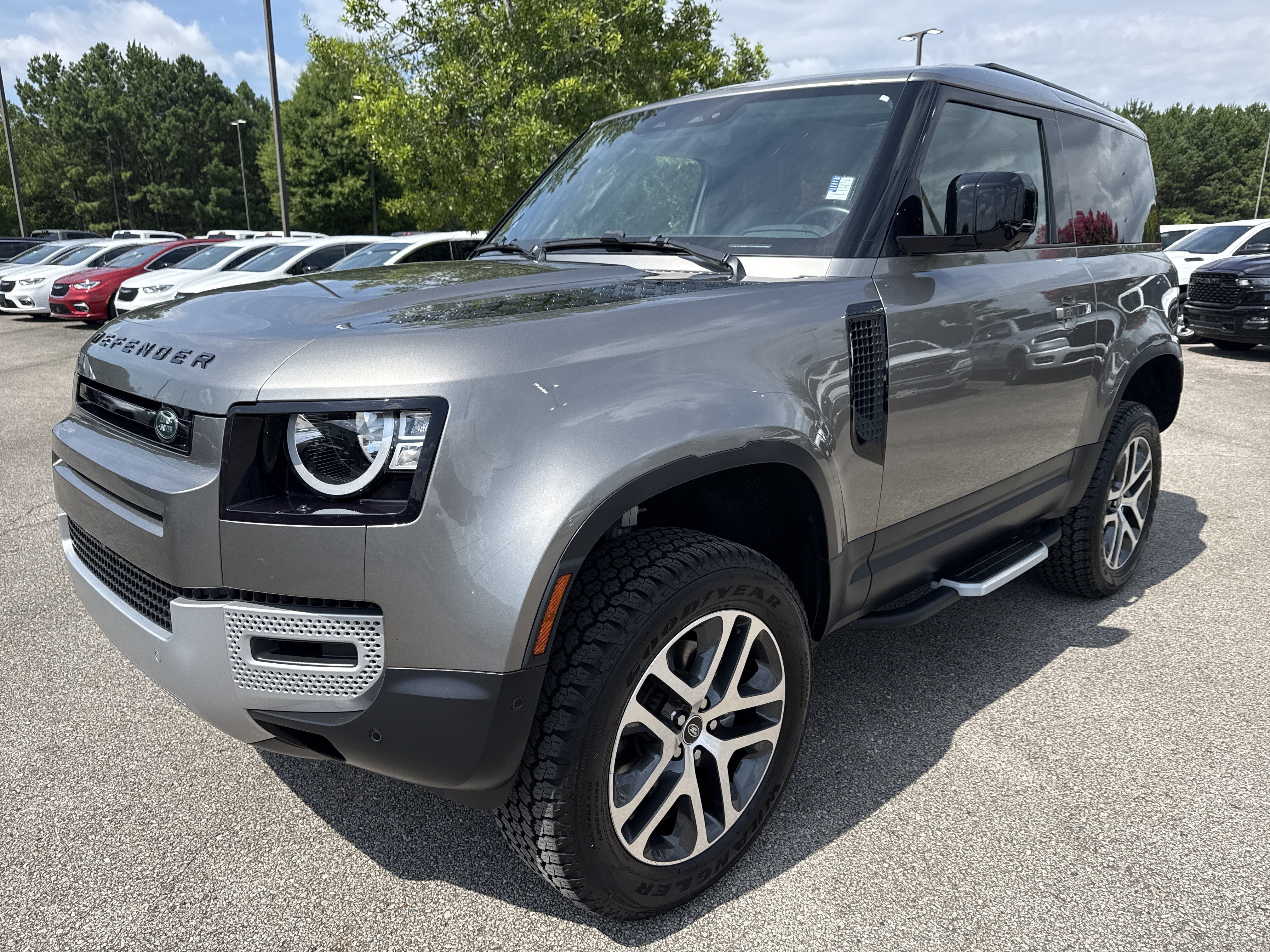 Used 2023  Land Rover S image 3