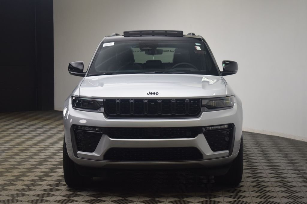 New 2026 Silver Zynith Exterior Paint Jeep Summit image 2