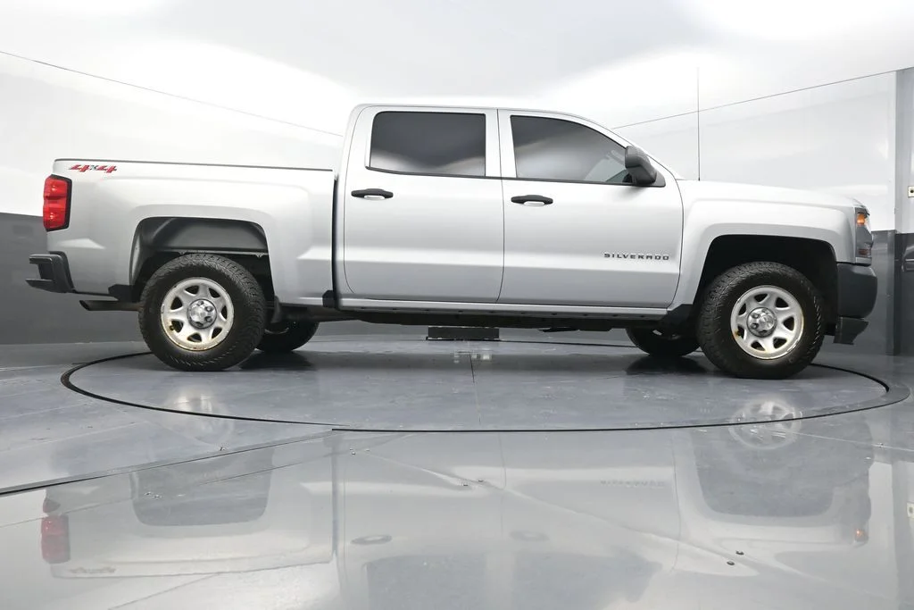 Used 2018 Silver Chevrolet WT image 28