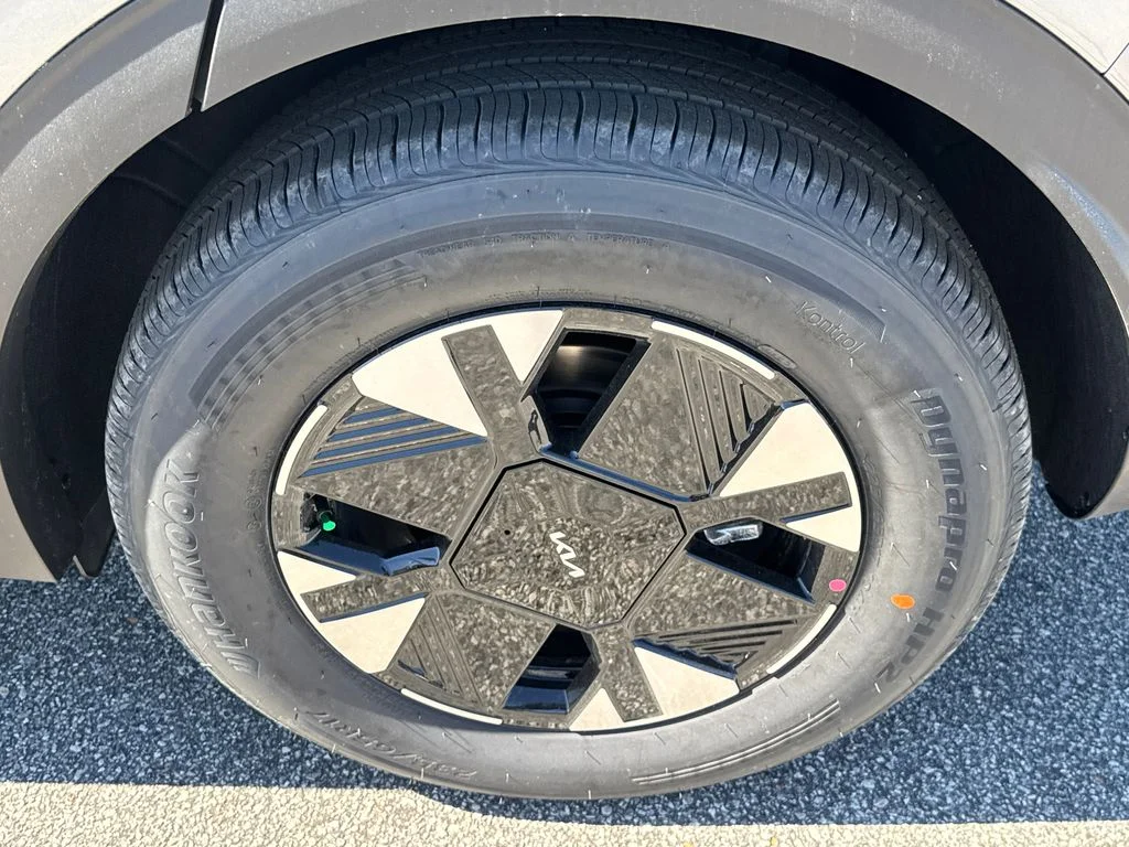 New 2026 Steel Gray Kia LX image 19