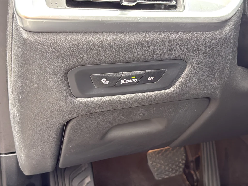 Used 2026 White BMW xDrive40i image 28