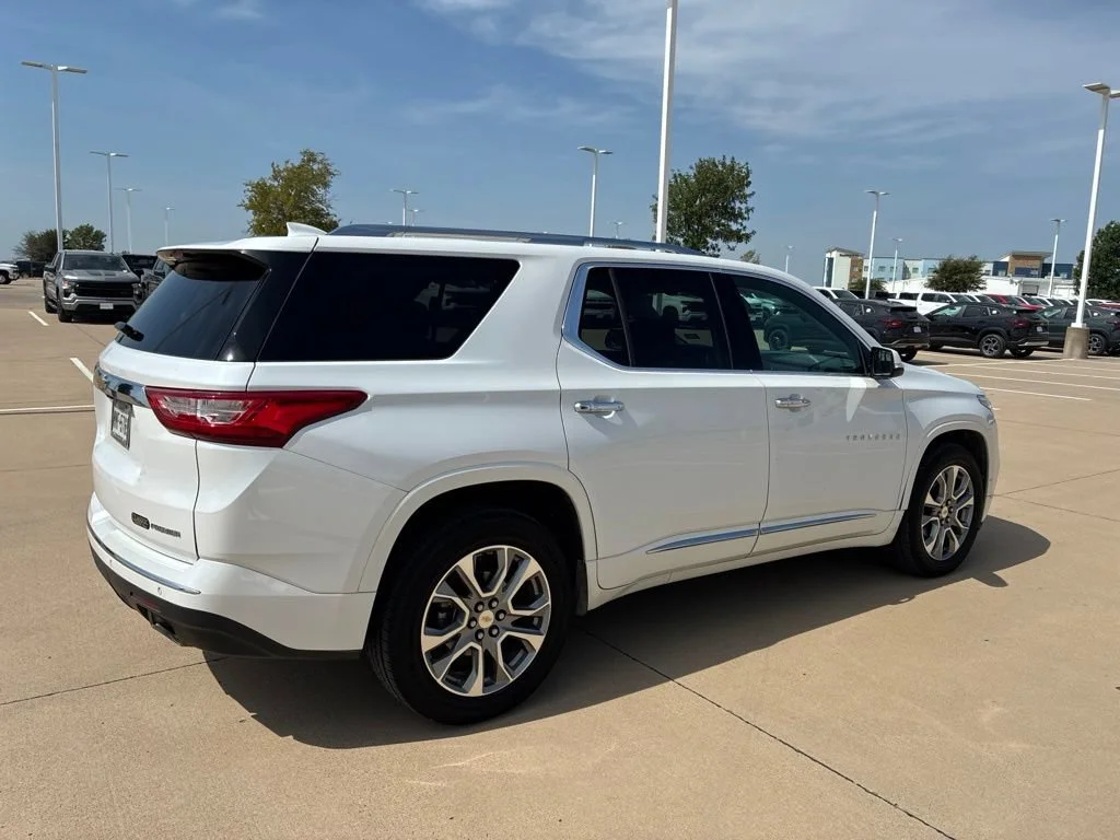 Used 2019 IRIDESCENT PEARL TRICOAT Chevrolet Premier image 4