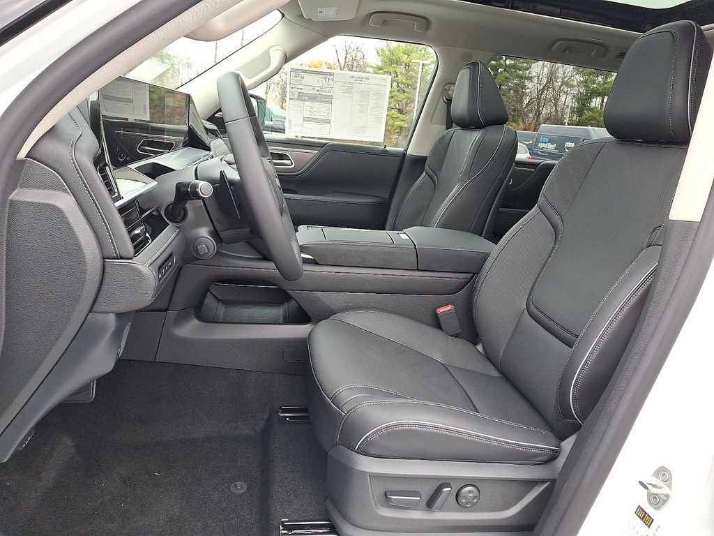 New 2026 RADIANT WHITE INFINITI Luxe 4WD image 10