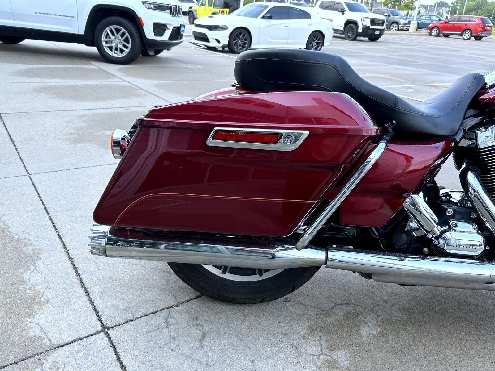 Used 2015 Red Harley-Davidson Road King image 14
