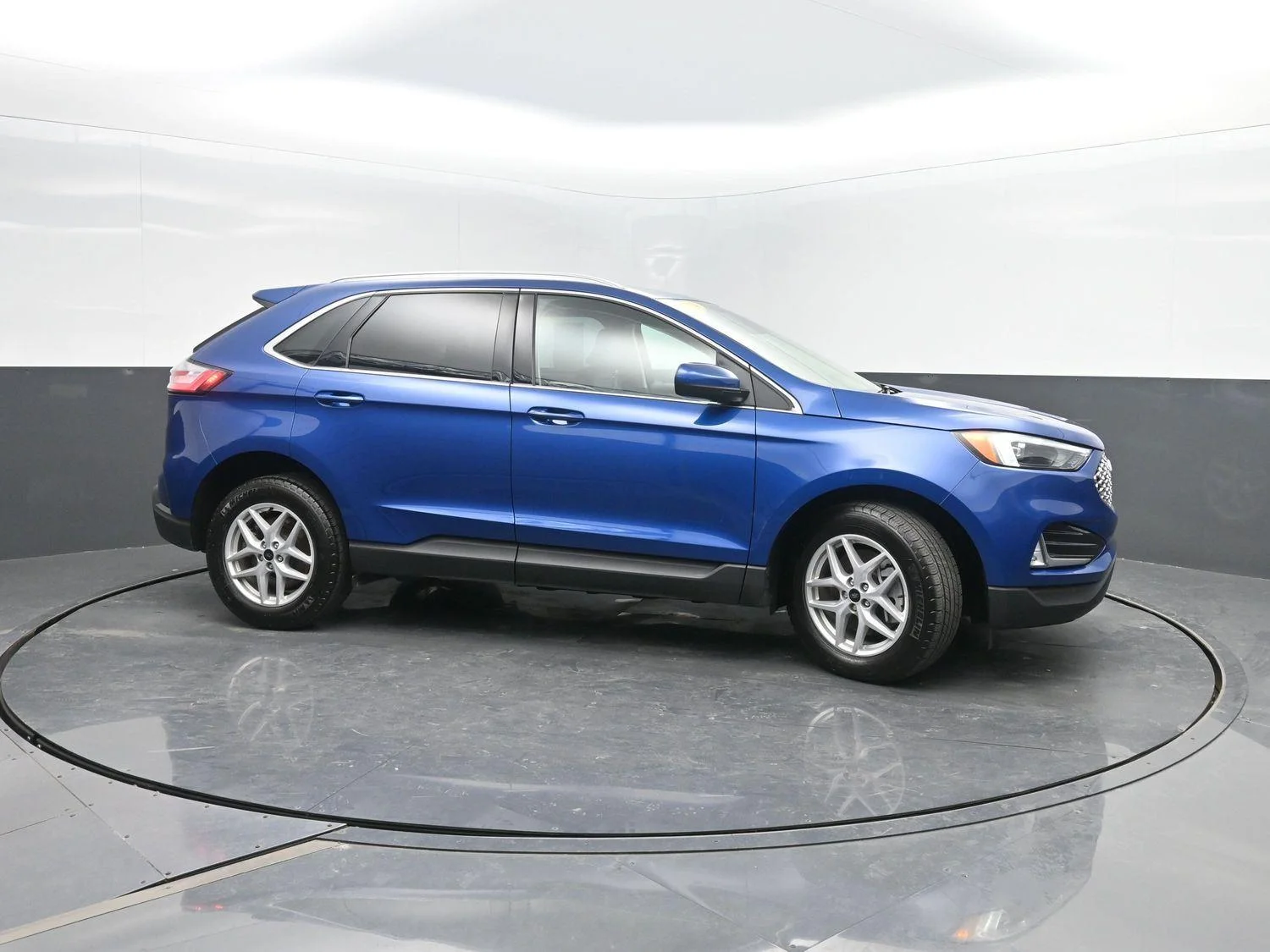 Used 2024 Atlas Blue Ford SEL image 3