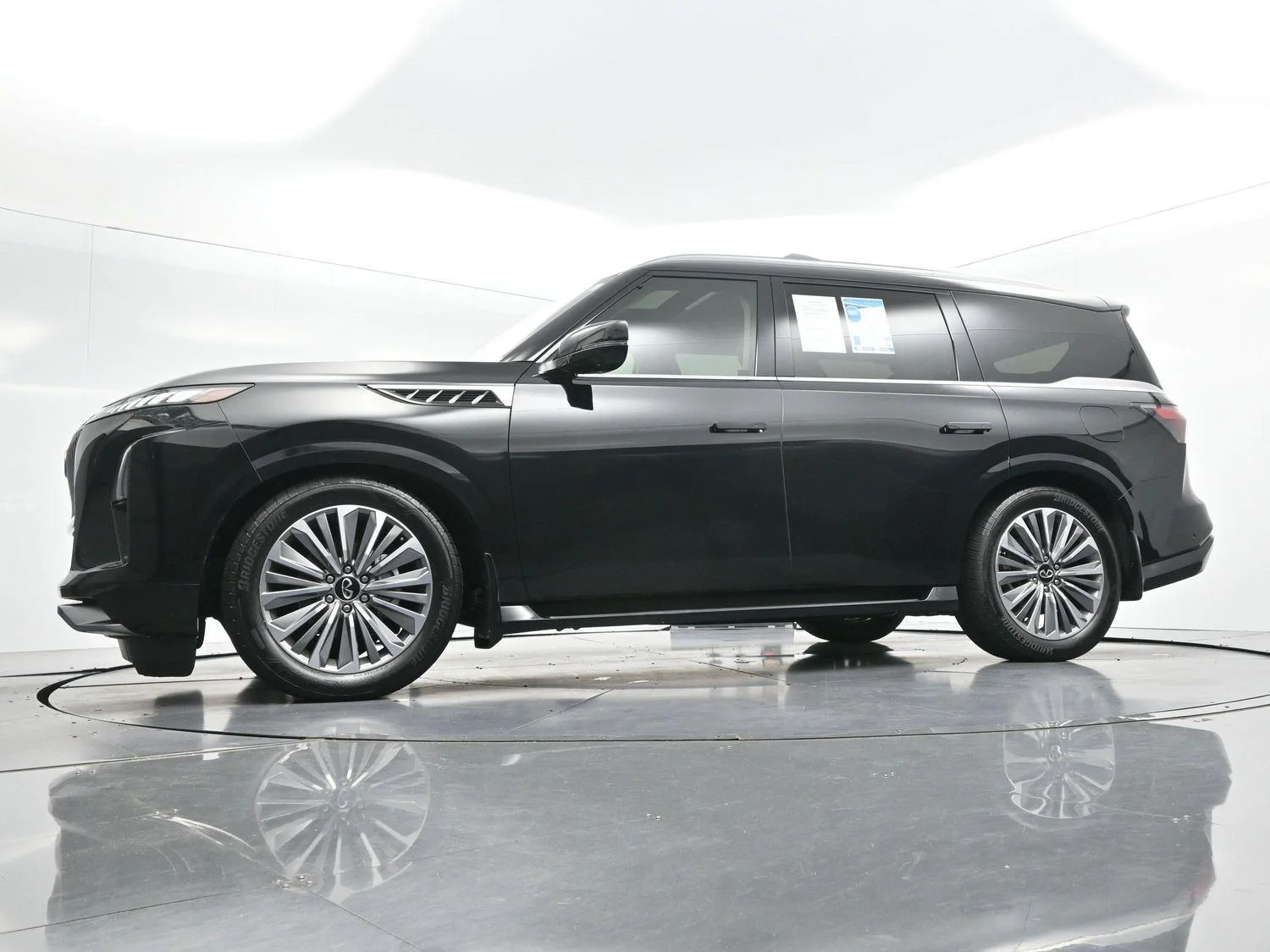 Used 2025 Black Obsidian INFINITI LUXE image 47