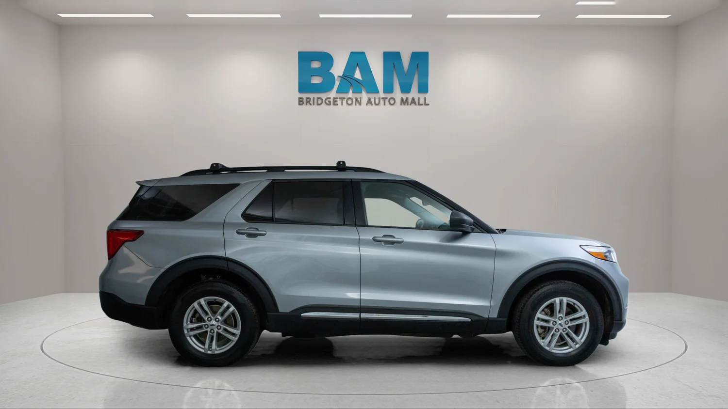 Used 2023 Silver Ford XLT image 8
