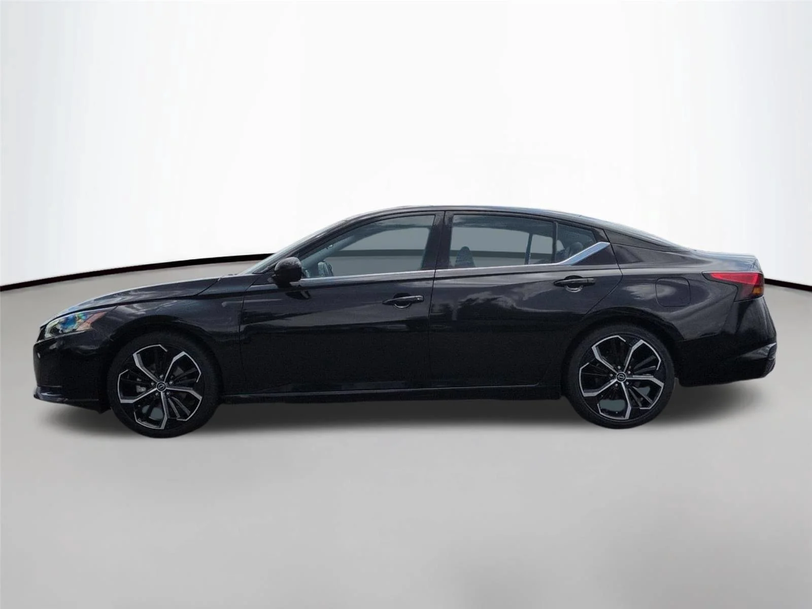 Used 2024 Super Black Nissan 2.5 SR image 2