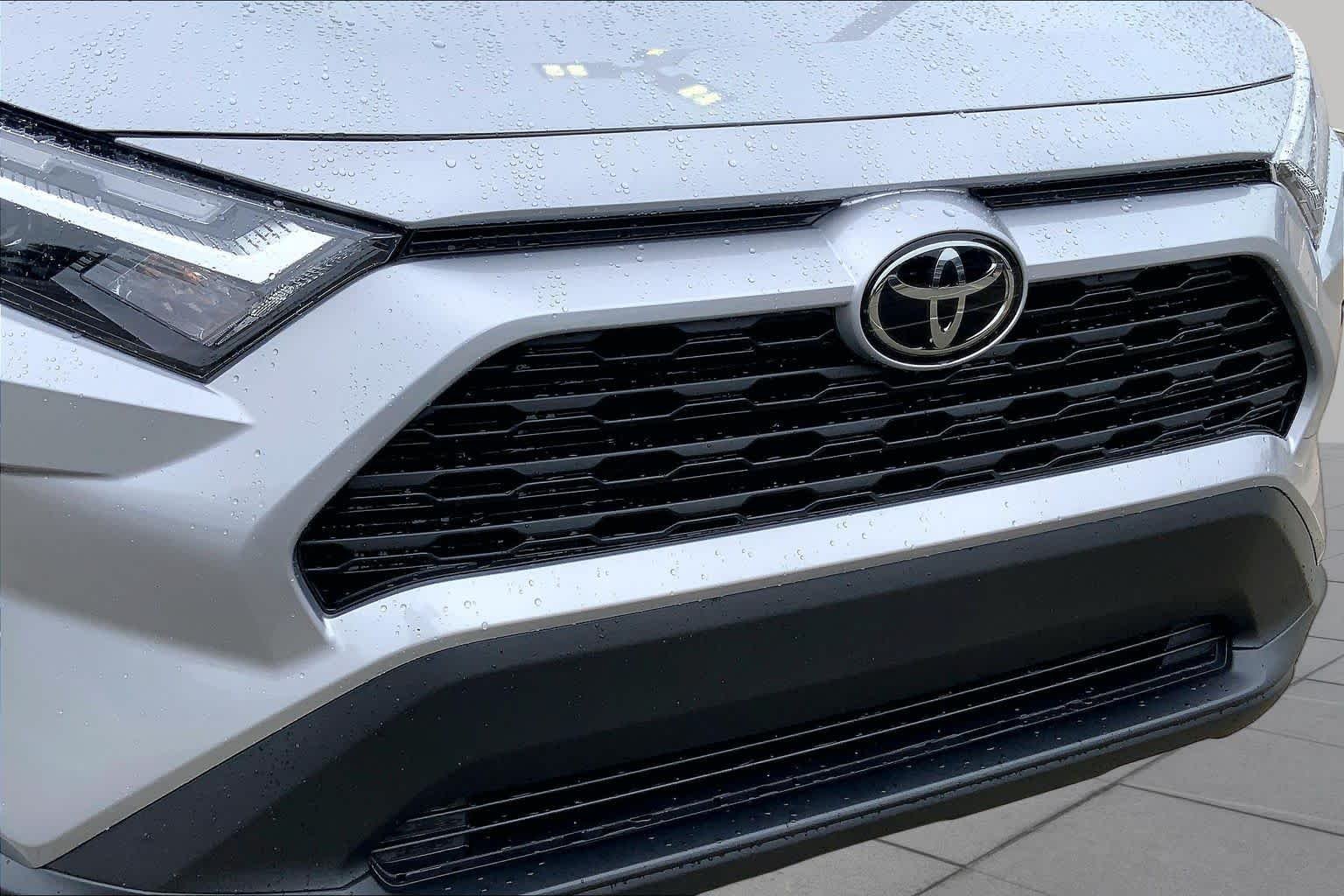 Used 2024 Silver Sky Metallic Toyota XLE image 31