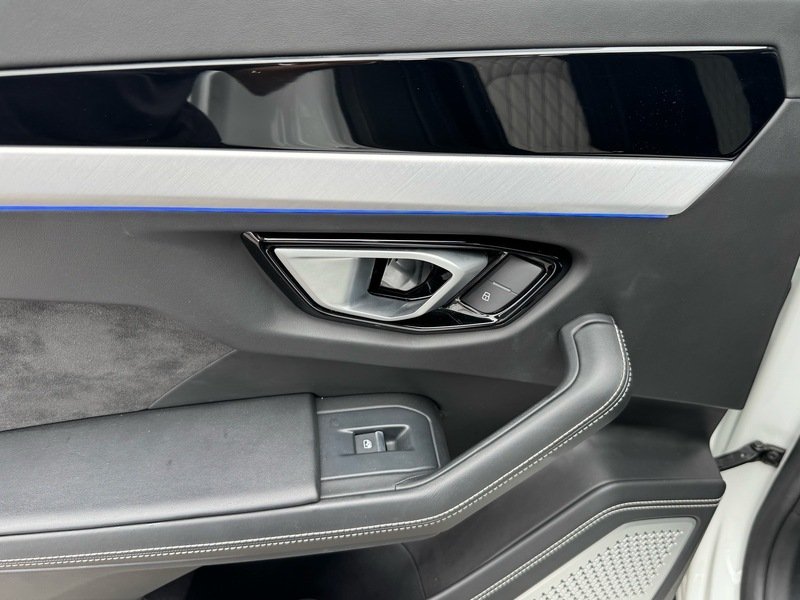 Used 2019  Lamborghini Base image 49