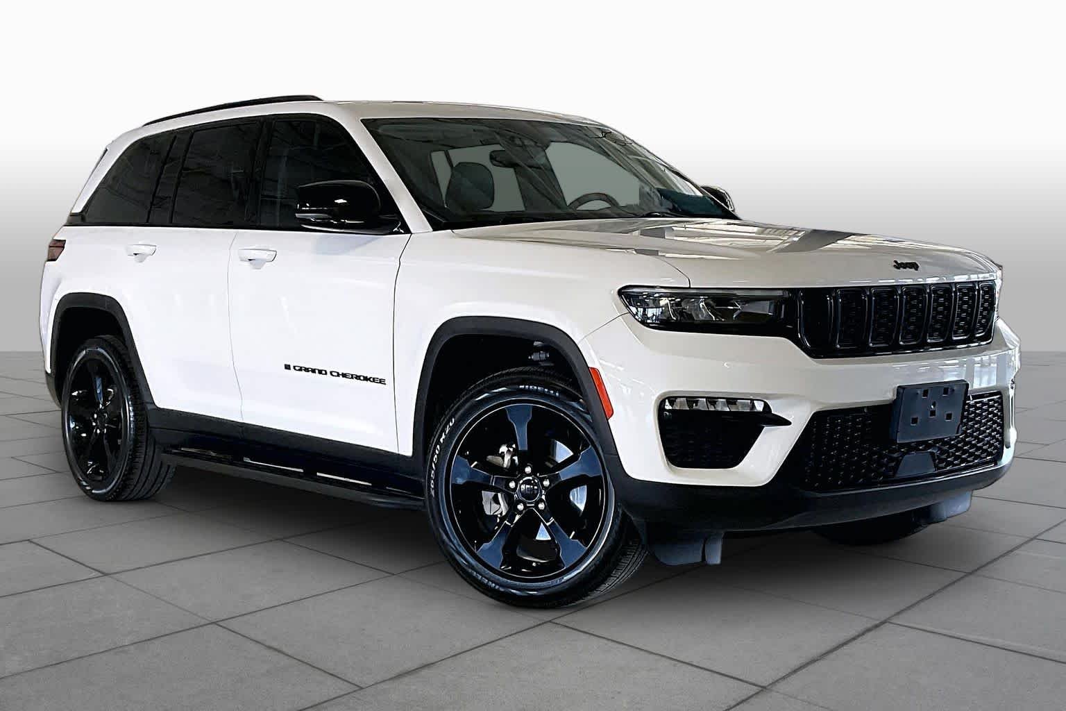 Used 2023 Bright White Clearcoat Jeep Limited image 2