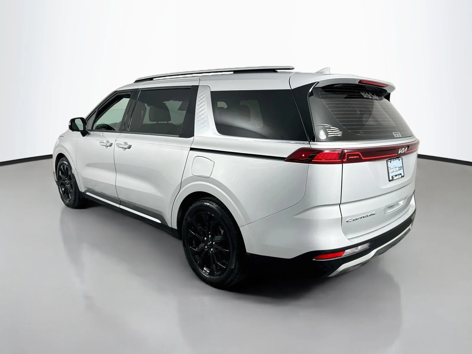Used 2022 Ceramic Silver Kia SX Prestige image 5