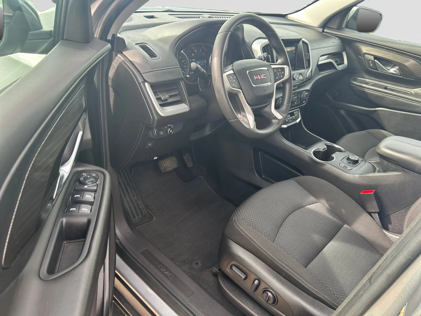 Used 2024 STERLING METALLIC GMC SLE AWD image 12