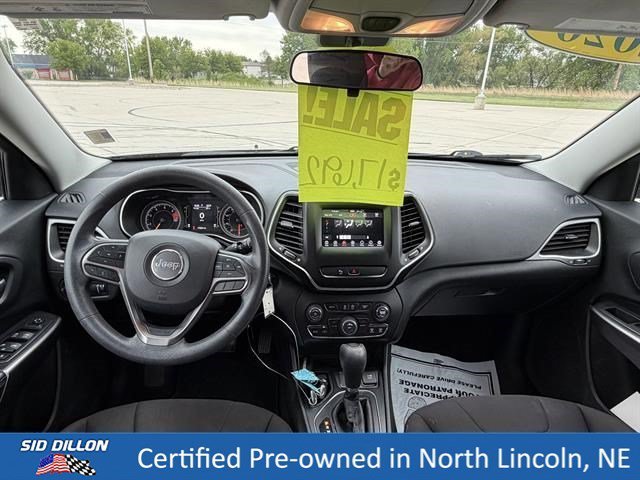 Used 2020 Light Brownstone Pearlcoat Jeep Latitude image 17