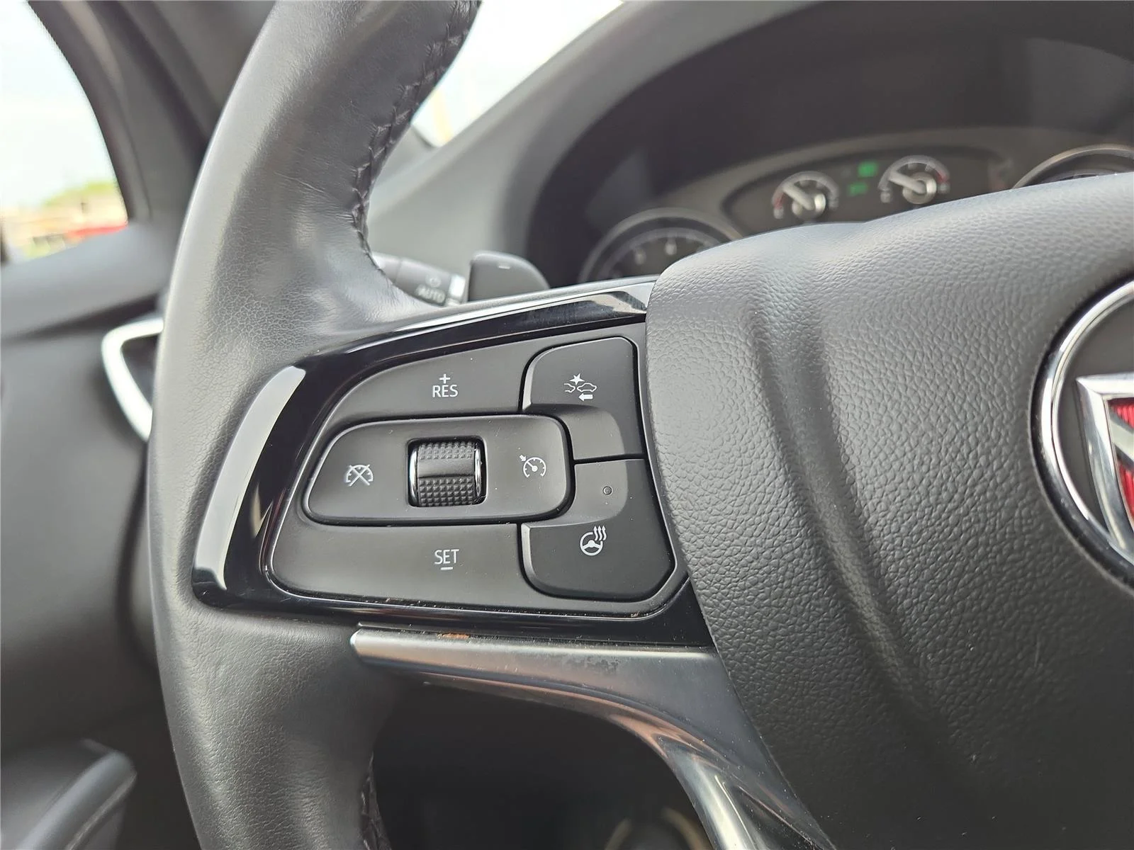 Used 2023 Ebony Twilight Metallic Buick Essence image 18
