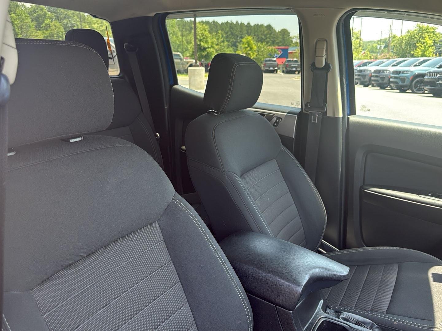 Used 2019  FORD  image 9