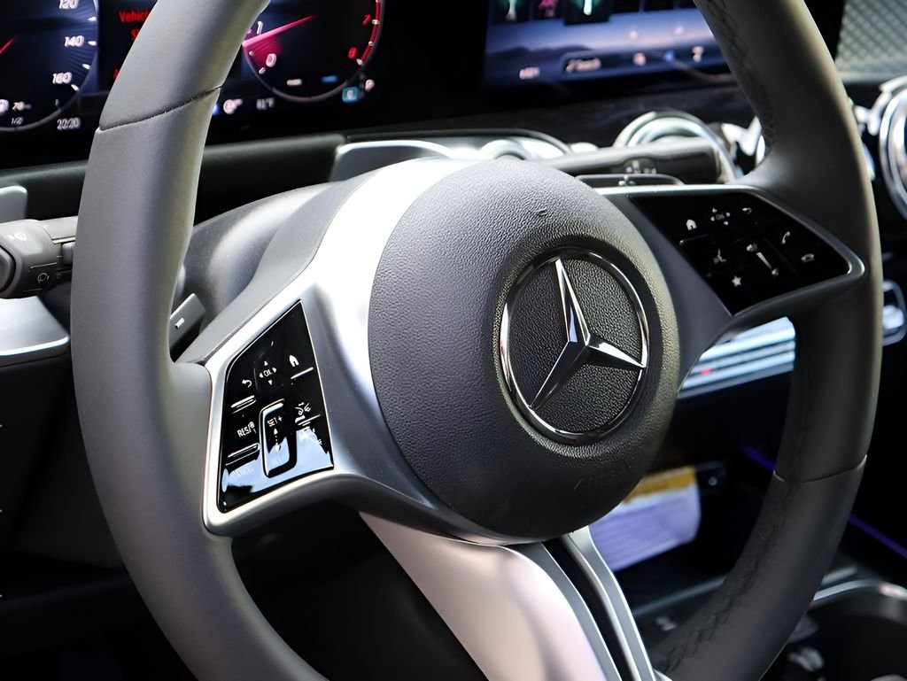 Used 2025 Night Black Mercedes-Benz GLB 250 image 20